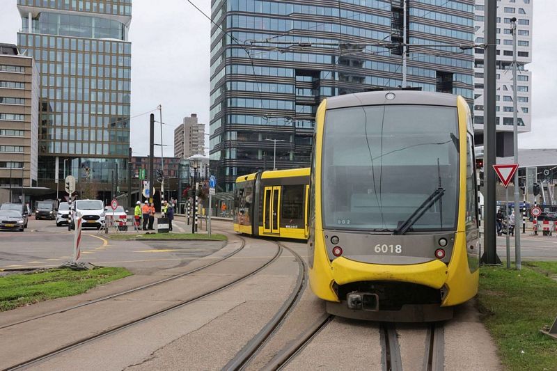 Sneltram ontspoort nabij Utrecht Centraal 